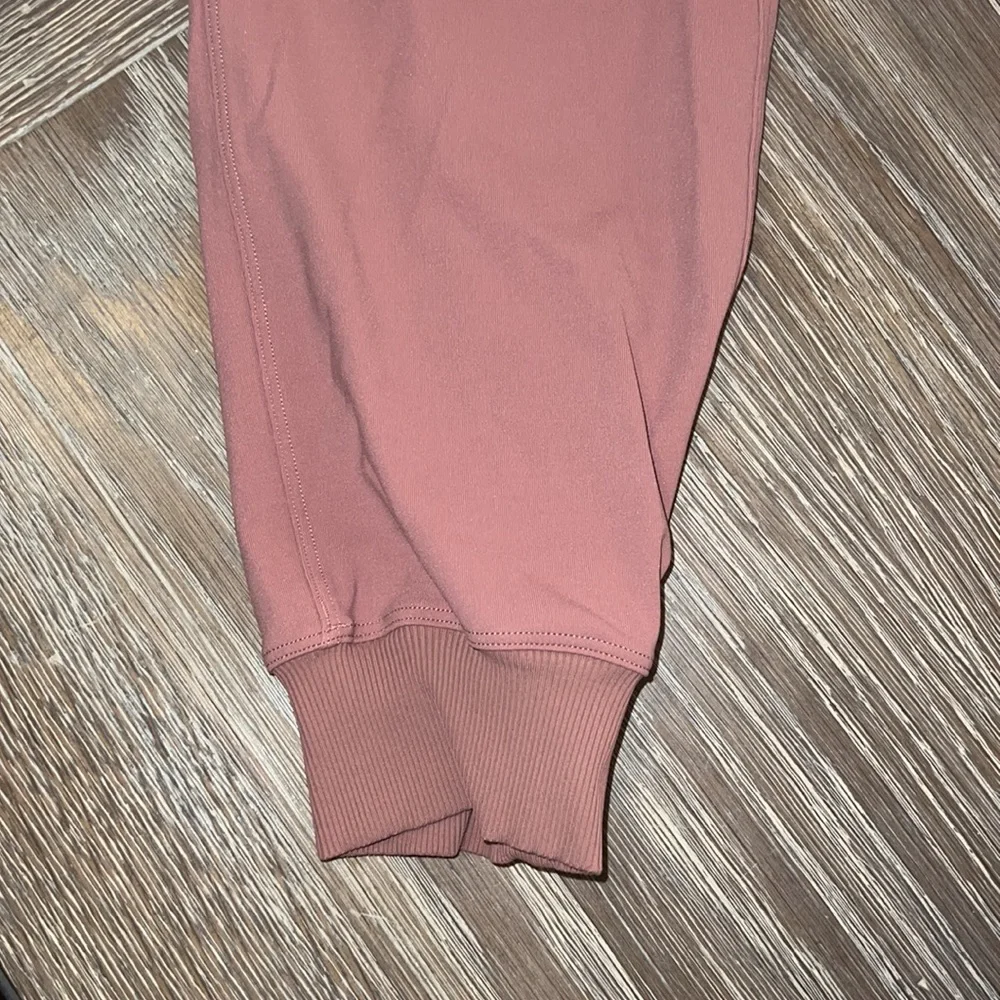 Lululemon Joggers in Dusty pink color, size 4 - Picture 2 of 4